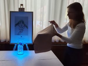 Anja, odkritje Anja unveiling Schilling Glass lamp at presentation ceramony