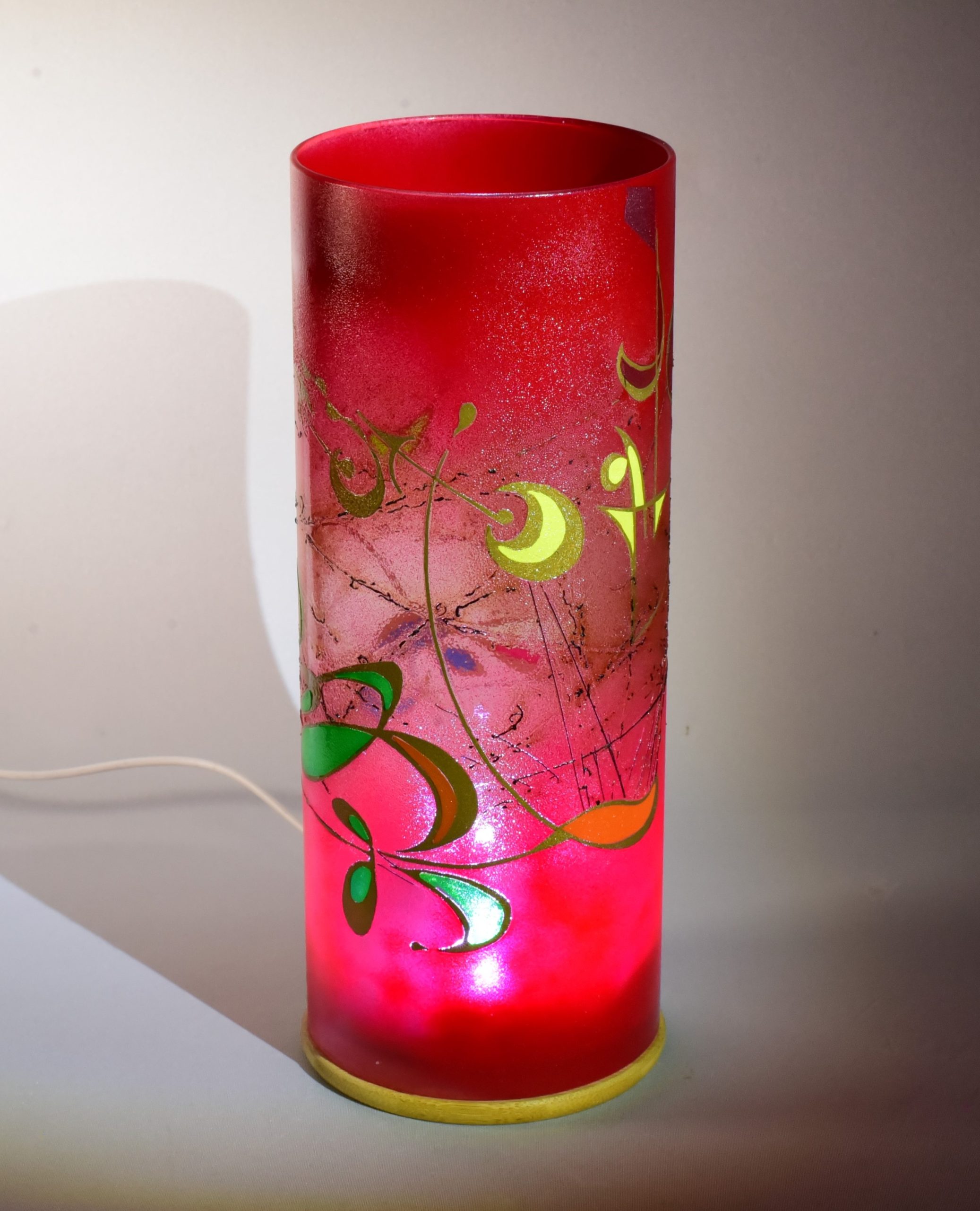 Flood lit showing, at the middle section, the transposition of the image on the rear of the cylinder .