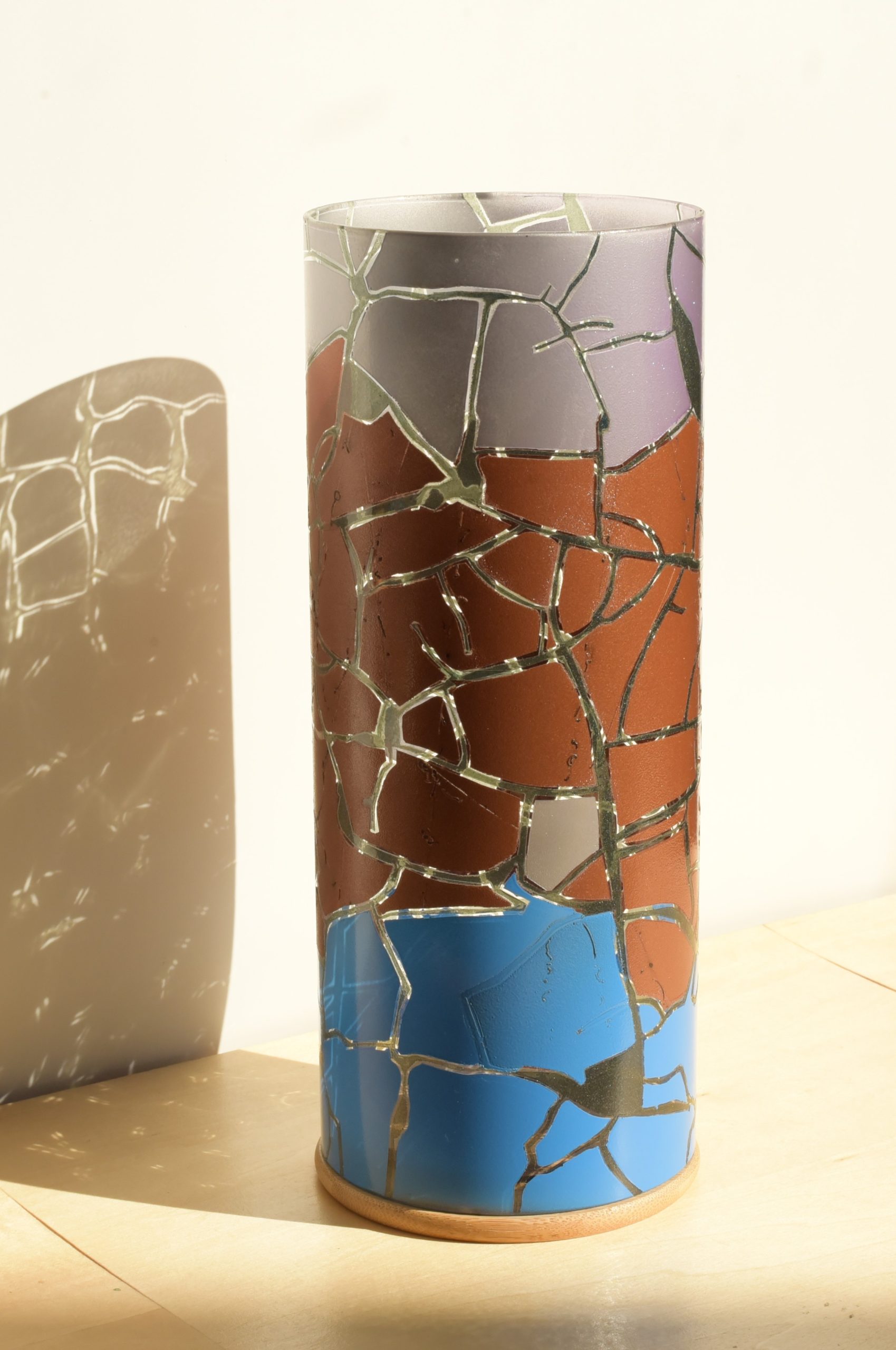 Under full sun displaying projected shadow pattern.