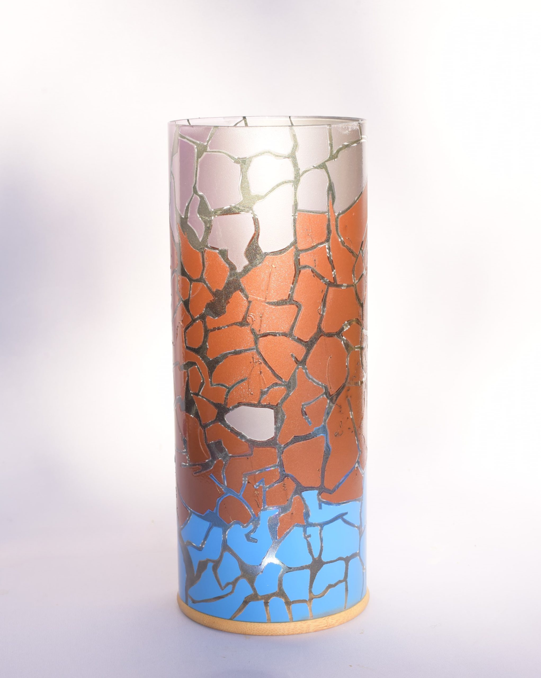 Face view of powder glazed accent lamp in full sun.