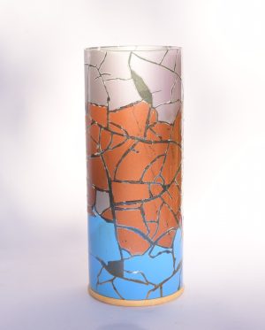 Face view of powder glazed accent lamp in full sun.